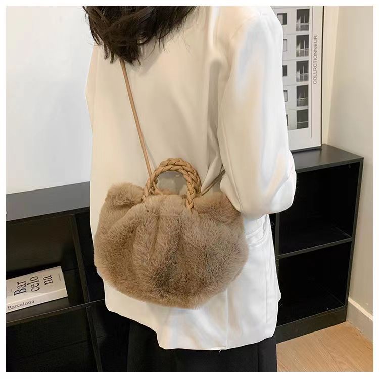 Dark coffee color - 2024 new shoulder chain handbag autumn and winter women's bag armpit bag furry cloud plush bag Korean style fashion bag